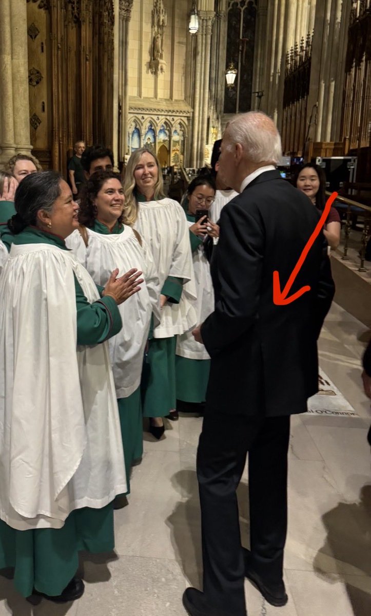 saymayse's tweet photo. Joe Biden doesn’t have a giant bulge on his backside, just sayin’ https://t.co/SG9PlepuRx