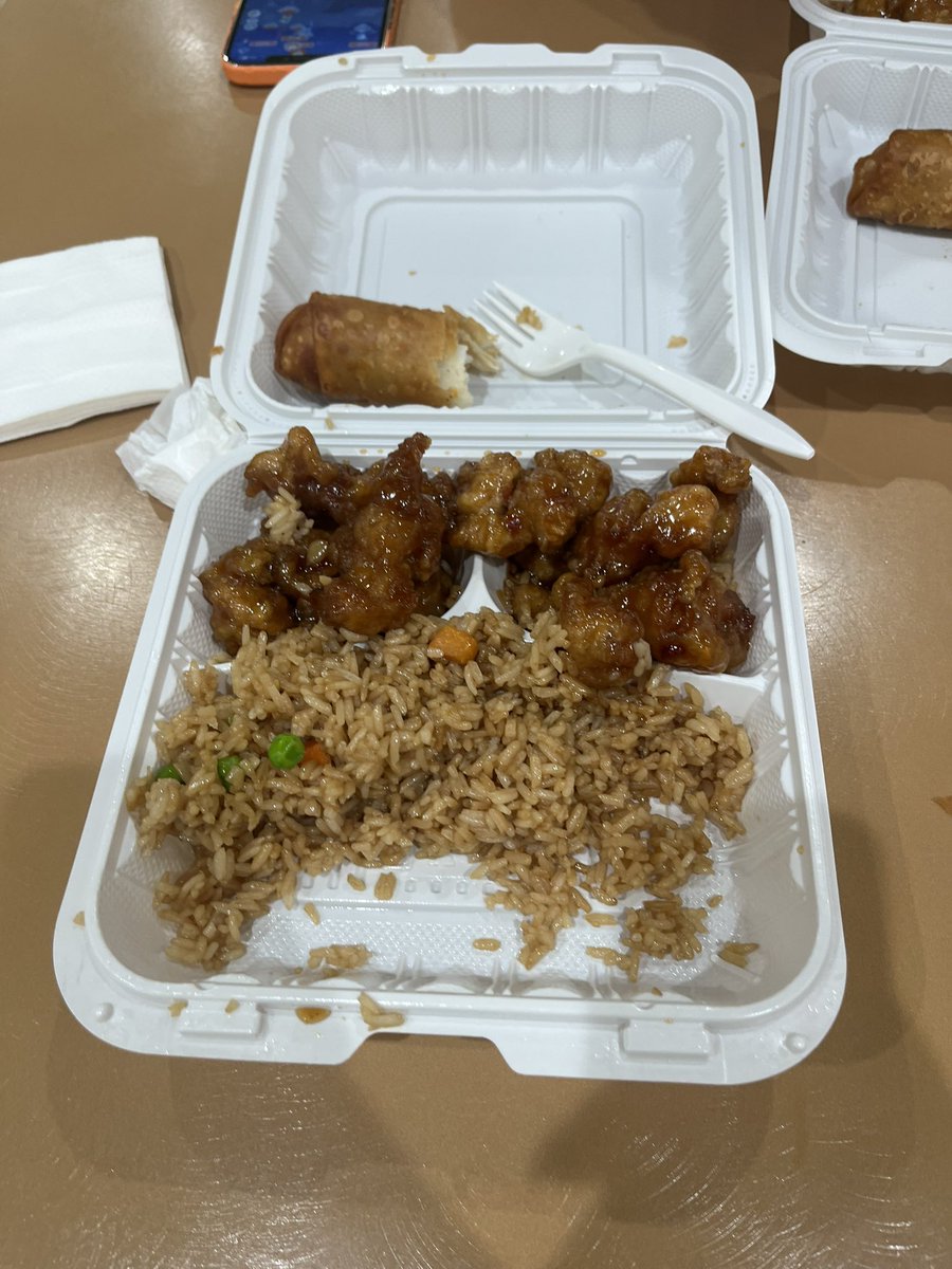 prettiestbone's tweet photo. I went on a cute mall date w my bf !! We got Chinese food. They didn’t have the cals listed but this was my omad, so I just tried not to eat a lot :,) before + after what I ate https://t.co/JFQXrr7lU1