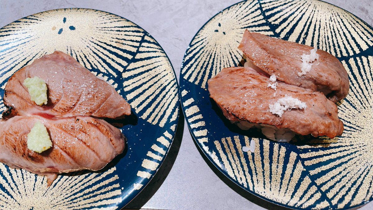 MatchMaruCh's tweet photo. 根室花まるのお寿司❗️

マグロの希少部位がいろいろありました。

深見は血合部分らしいのですが全く生臭さなく、濃厚な味わいで美味しかった⭕️

今回は唯一残念だったのが二階建て生ホタテを注文した後に「本日しけにより冷凍です」とこっそりポップ出すだけ。これは厳しい。

#根室花まる
#東京駅 https://t.co/jGDyJAkNTD