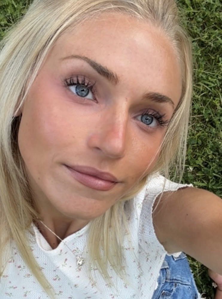 PoleSmithsofo's tweet photo. Like this post if it's 8in+ love to see it grow and throb on this sluts face https://t.co/XPXHYVUamm