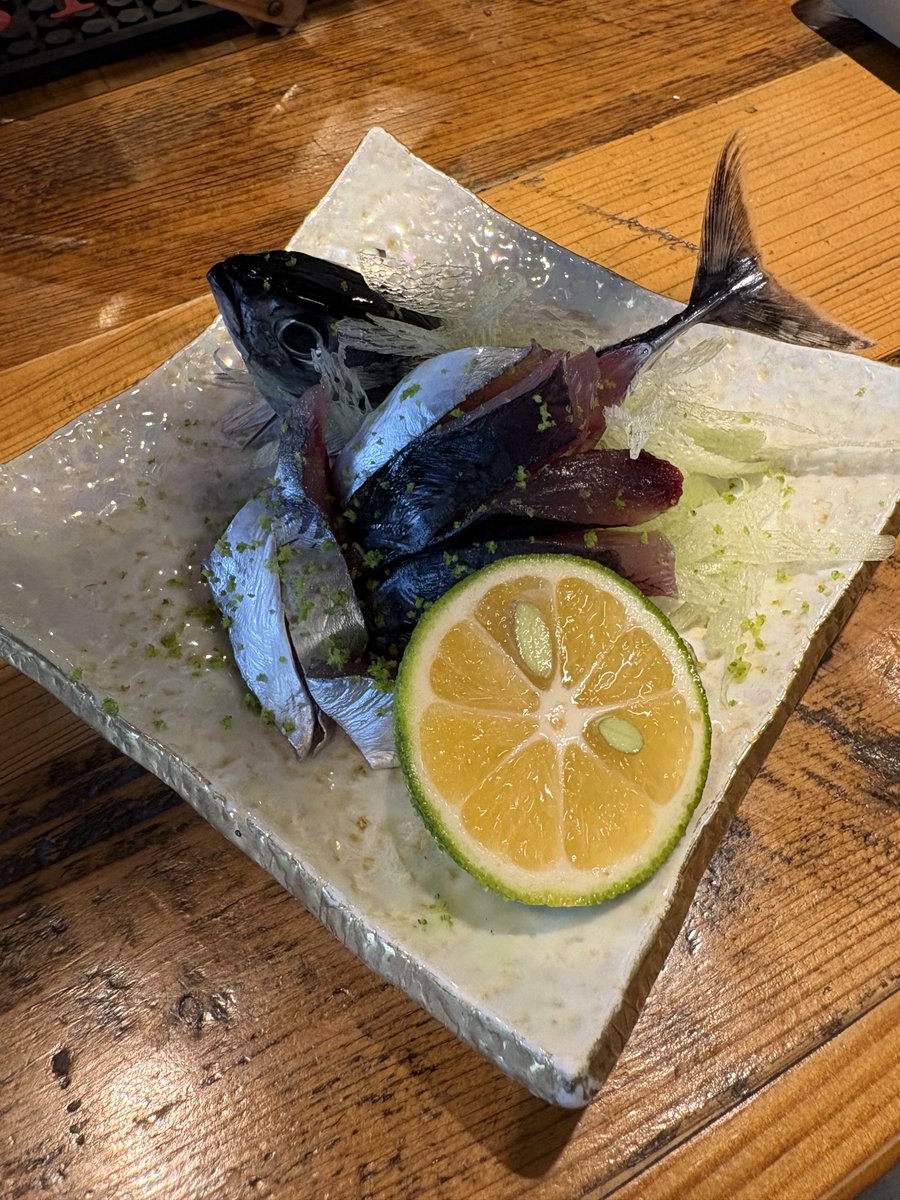 Reve21_PR's tweet photo. おはようございます！
21号機です
週の真ん中
もちもちすいようび🐟
大阪市は朝から晴れ🌤️
 　
高松スタッフりんりんさんは
諦め切れず新子を求めて高知へ😆

今回はタイミングよく
新子にやっと会えた🌝💖

もちもちの刺身は
今までにない新感覚🐟✨
ぶしゅかんと合わせて旬の一皿に🥢
※写真は社員ブログより
https://t.co/kbNtDV6xIv

諦めなかった先の一皿
喜びもひとしおですね～🤭
 
本日も悩み無用で
まいりましょう(^O^)／
#企業公式が毎朝地元の天気を言い合う #高知グルメ #メジカの新子 #ぶしゅかん