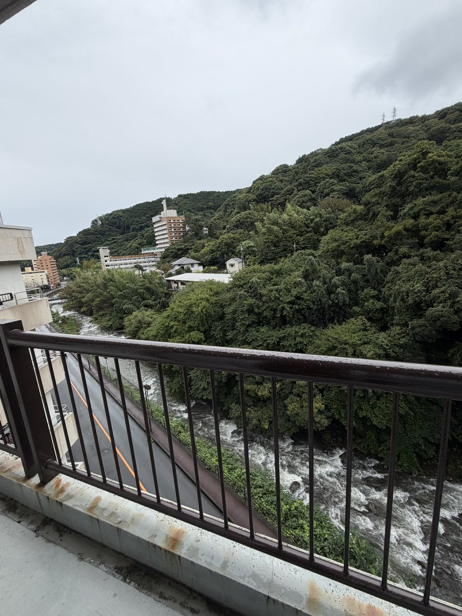 kiku1509's tweet photo. おはようございます😃
今日は湯河原から熱海にいって熱海から東京に帰る予定です。
昨日と比べて、湯河原、雨止んでるっぽくて良かったです！
#湯河原 
#温泉旅行 https://t.co/tedFYfzAix