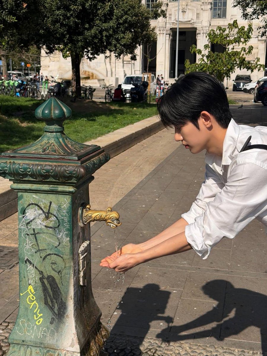 ngaymuatamta's tweet photo. Let's make warm memories with Park Siwoo in Paris today! Stay tuned.

PARK SIWOO IN PARIS
#PARKSIWOO
#PARKSIWOOPFWSS27 https://t.co/9ZF6L6LBfX