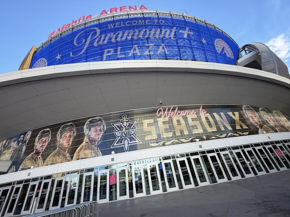 VinceSapienza's tweet photo. Time flies when you’re having fun, season 10 covering the Golden Knights.

Proud, humbled, and lucky to be able to cover Hockey in the Desert #VegasBorn 

@FOX5Vegas | @silverstsports https://t.co/rD8ZmfguTF