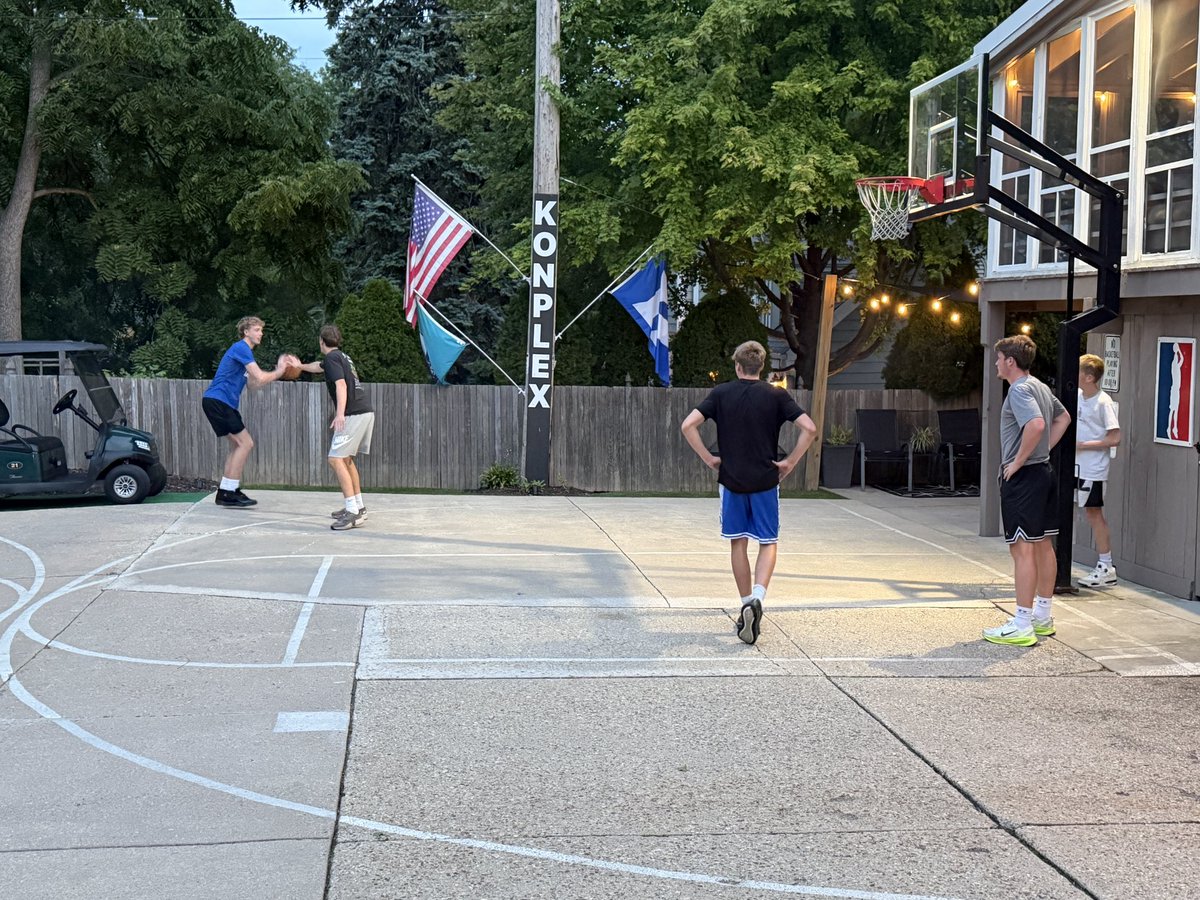 lanceallan's tweet photo. One of the most fun stories I’ve done of late.  Kon Knueppel @Kon2Knueppel came home recently.  And all 5 Knueppel brothers did what they did growing up.  Playing pickup games on the “Konplex.”   We show you all the fun 9 &amp; 10 @CBS58 https://t.co/KFXpE37ocu