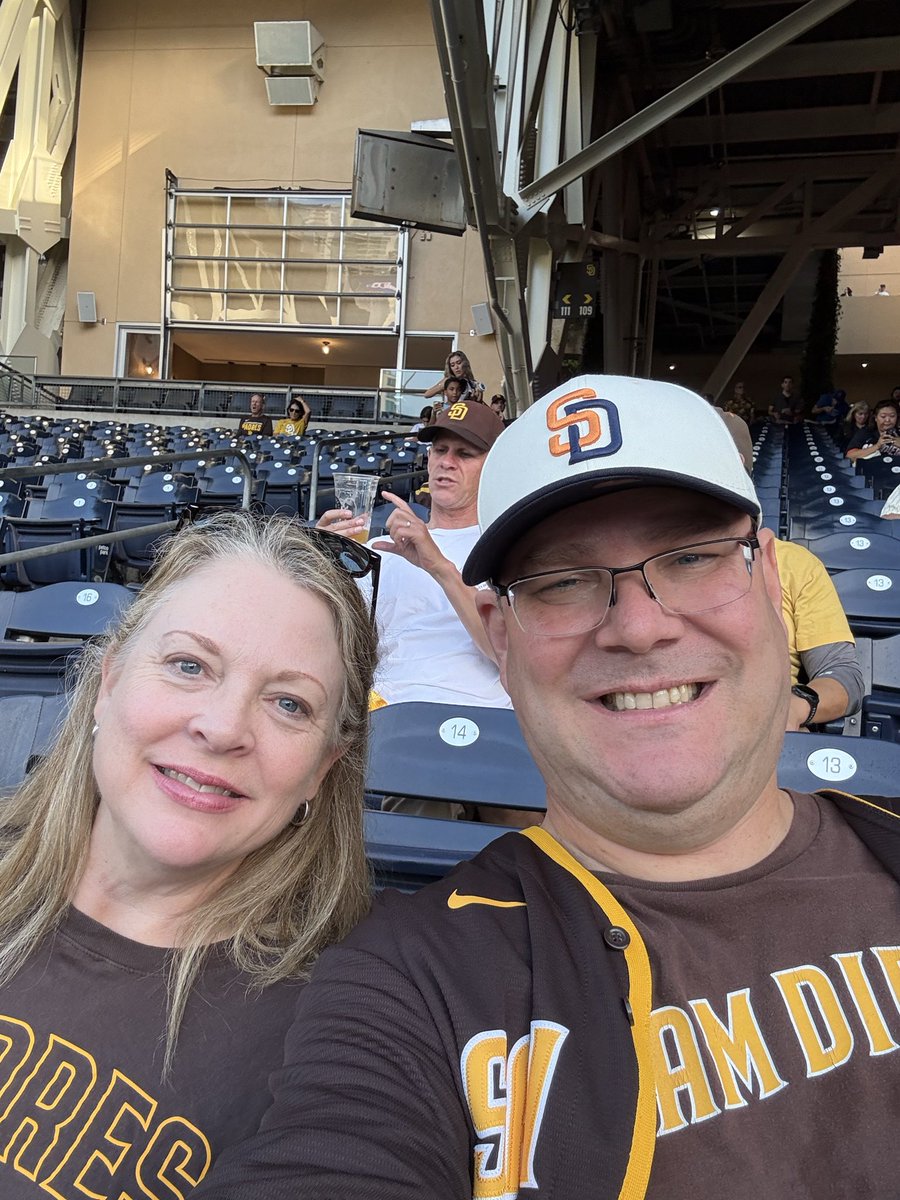 DrunkenMonkeys1's tweet photo. Go Padres! #SdinHD https://t.co/S8znxLsUfV
