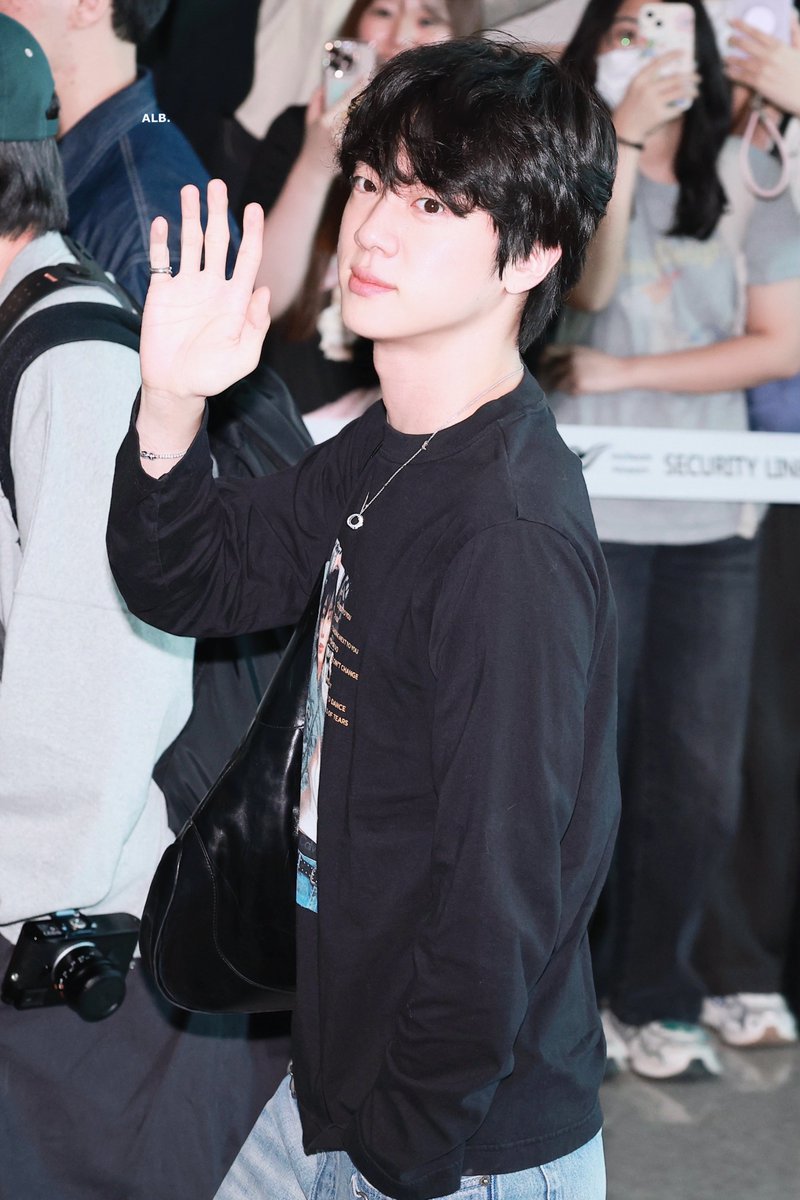 ALittleBraver92's tweet photo. 260930  Pre

✈️

#방탄소년단진 #김석진 #석진 #진 #BTSJIN #JIN 
#BTS_WORLDTOUR_ARIRANG
@BTS_twt https://t.co/lFQ4Y8IrJs