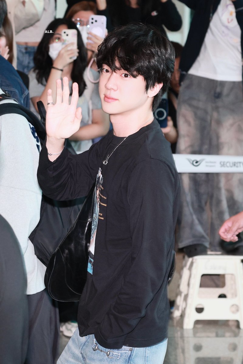 ALittleBraver92's tweet photo. 260930  Pre

✈️

#방탄소년단진 #김석진 #석진 #진 #BTSJIN #JIN 
#BTS_WORLDTOUR_ARIRANG
@BTS_twt https://t.co/lFQ4Y8IrJs