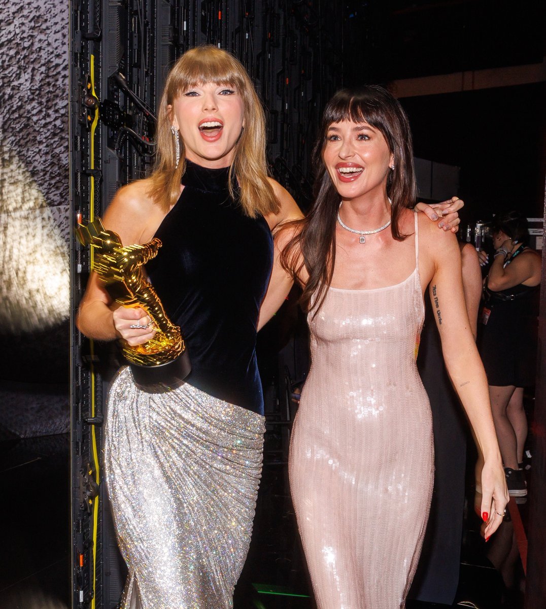 pwonderstruck13's tweet photo. This is what greets you when you walk into heaven btw https://t.co/EwL5v5J2wQ
