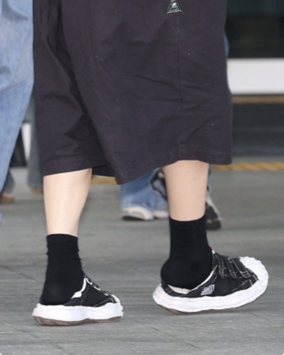 dreamjeons's tweet photo. the way jungkook wore his shoes,, he’s such a mood😭 https://t.co/DNYtbxag6E