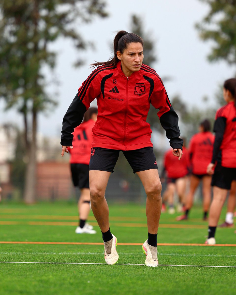 ColoColoFem's tweet photo. 𝐄𝐧𝐭𝐫𝐞𝐧𝐚𝐦𝐢𝐞𝐧𝐭𝐨 𝐯𝐞𝐬𝐩𝐞𝐫𝐭𝐢𝐧𝐨 𝐞𝐧 𝐋𝐚 𝐑𝐮𝐜𝐚 🤟🤍🖤

#VamosLasAlbas
#Historicas
#VamosPorTodo https://t.co/RdyEnRHJ2J