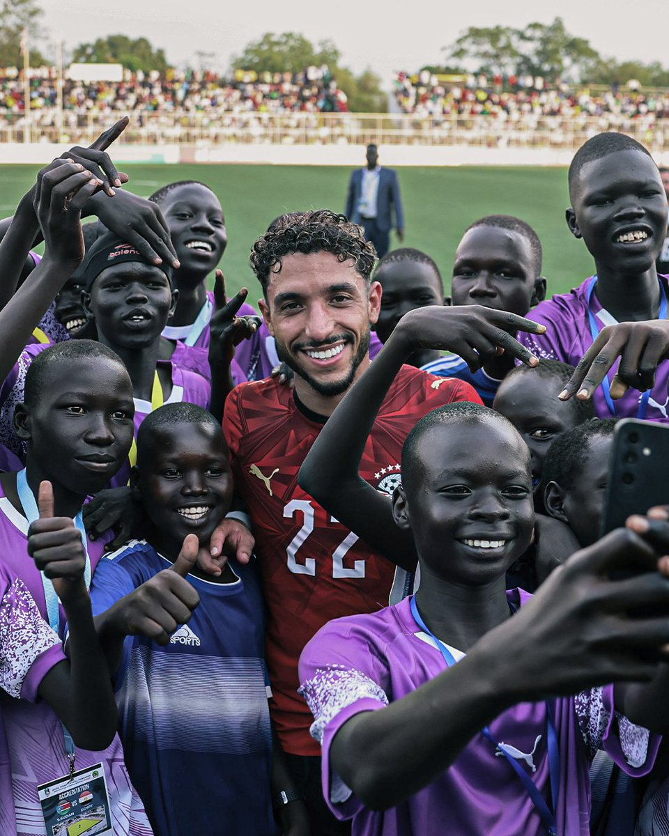 The_afrohippy's tweet photo. Marmoush looks like a Caucasian in the midst of his fellow africans https://t.co/hxbbsXBuuQ