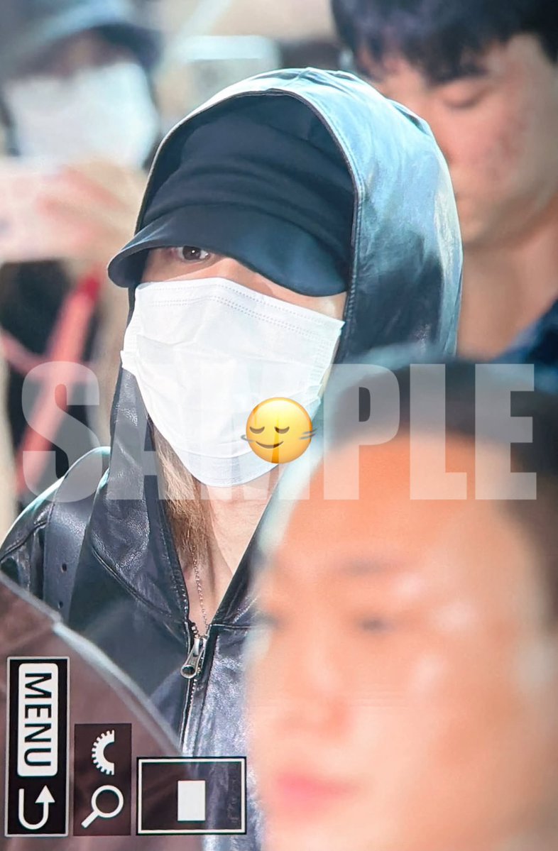 kookminville's tweet photo. CALM DOWN! JIMIN IS STILL BLONDE AND HAS LONG HAIR! 😭🙏 https://t.co/tXo0rn9EjG
