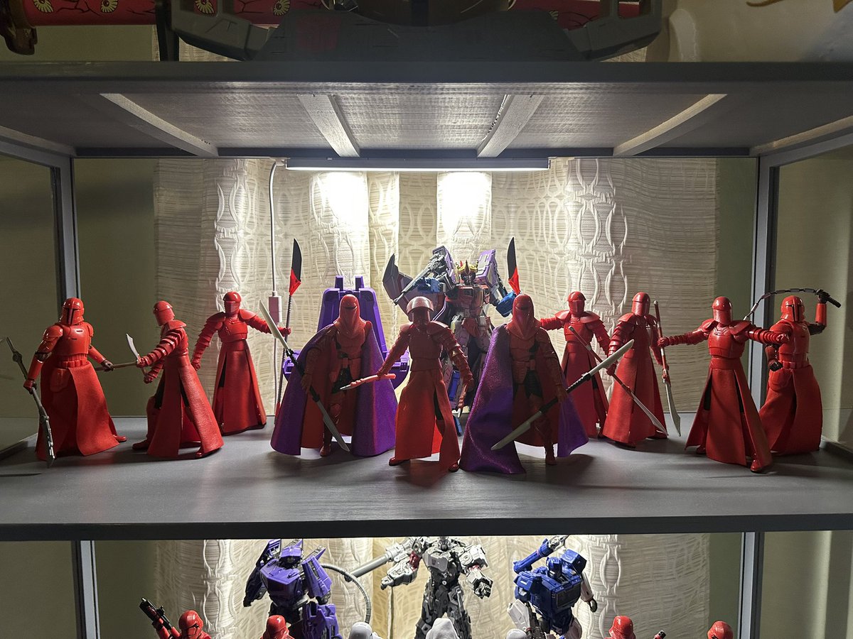 GrSentinel1's tweet photo. @GalvStudios22 My MDLX Coronation Starscream with Royal and Praetorian Guards alike🔥 https://t.co/wDK6ncpZM4