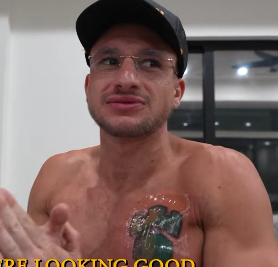 BagCalls's tweet photo. My god what is this dude Steve on

He got Gamdom tattoo on his chest? LMAO https://t.co/SRxTtWNbl4