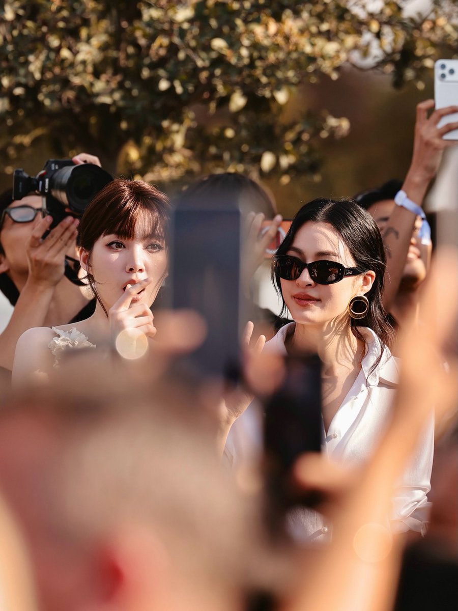 15Kchrn's tweet photo. ชอบมู้ดของช่างภาพที่ปารีสถ่ายหลิงออมมาก

IG : benjaminkwanphoto

LINGORM BA DIOR AT PFW
#DiorSummer27xLingOrm https://t.co/0UjrMudg8j