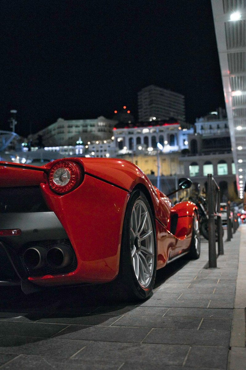 LukeRicharl8's tweet photo. Seriously, can we appreciate the glow of this beauty at night?

#supercar https://t.co/VEx9WmDb2D
