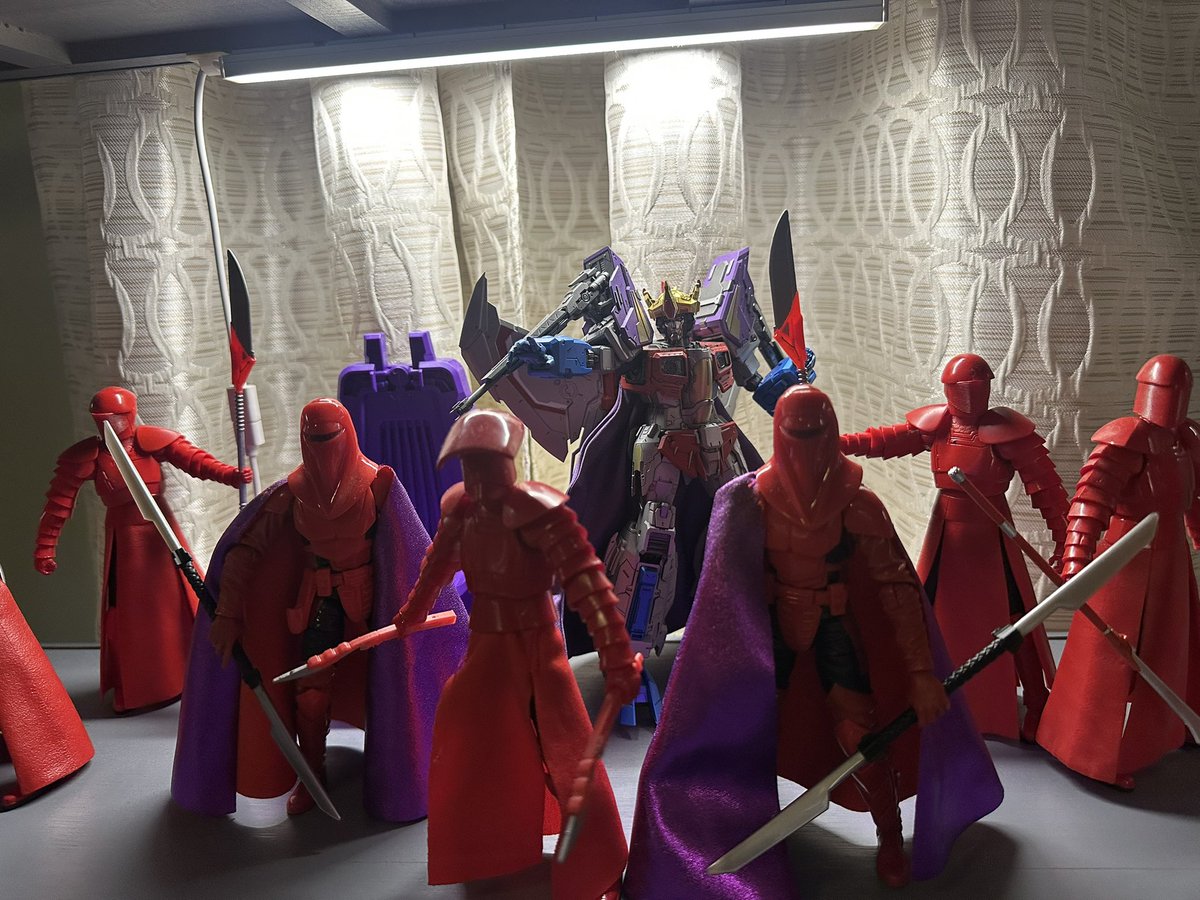 GrSentinel1's tweet photo. My MDLX Coronation Starscream with Royal and Praetorian Guards alike🔥 https://t.co/OR4m4yjBR0