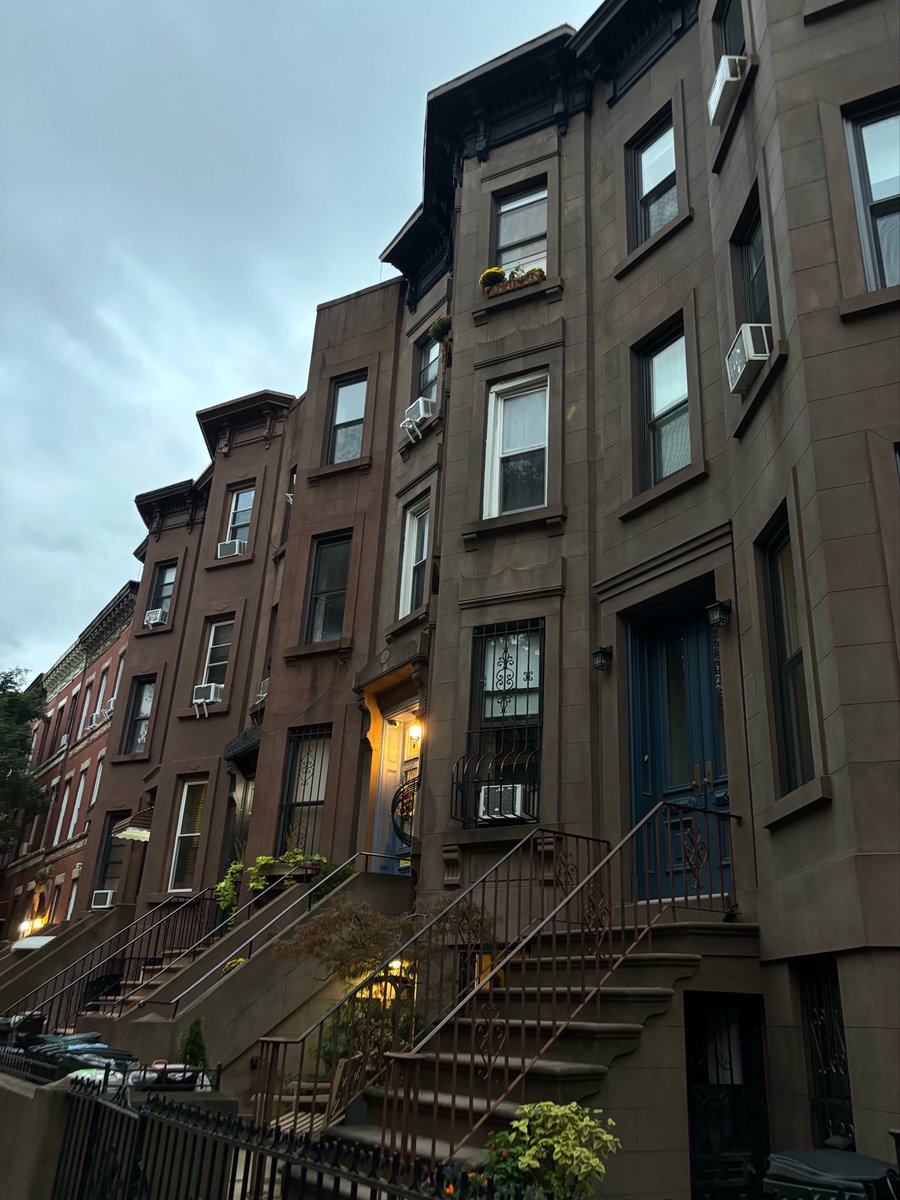 foxxydiaz's tweet photo. a little brooklyn oomf trip as a treat https://t.co/611A0Duu9K