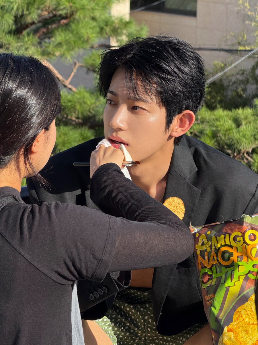 hanababii's tweet photo. yêu lắm người vợ đẹp trai của em, sang Paris chơi vui vẻ nhé Siwoo🐰

PARK SIWOO IN PARIS
#PARKSIWOO
#PARKSIWOOPFWSS27 https://t.co/kpg47kno02