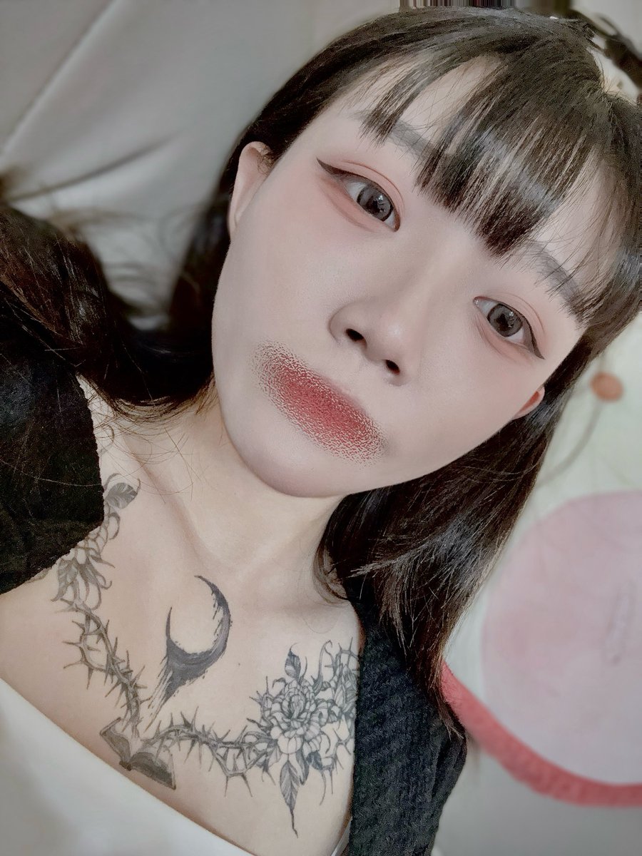 AlexandreG32379's tweet photo. 半露是不是更有感覺😂🤪 https://t.co/5s5MfPTKcy