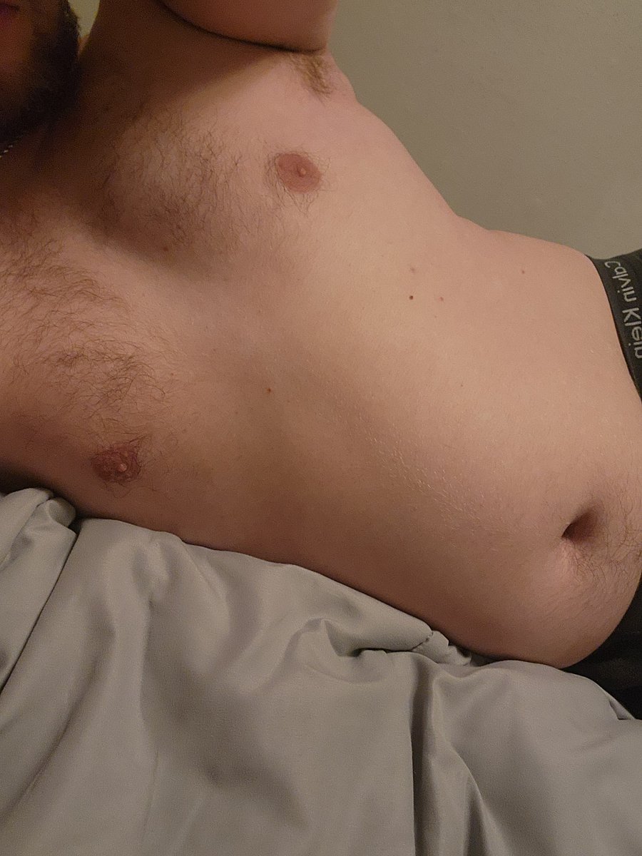 bigbo_operboy's tweet photo. Who knew that my moobs looked so big while laying on my side!😳

I'm sooo hungry. Someone please send me food!🤤🙏 https://t.co/Rl7jst3bkh