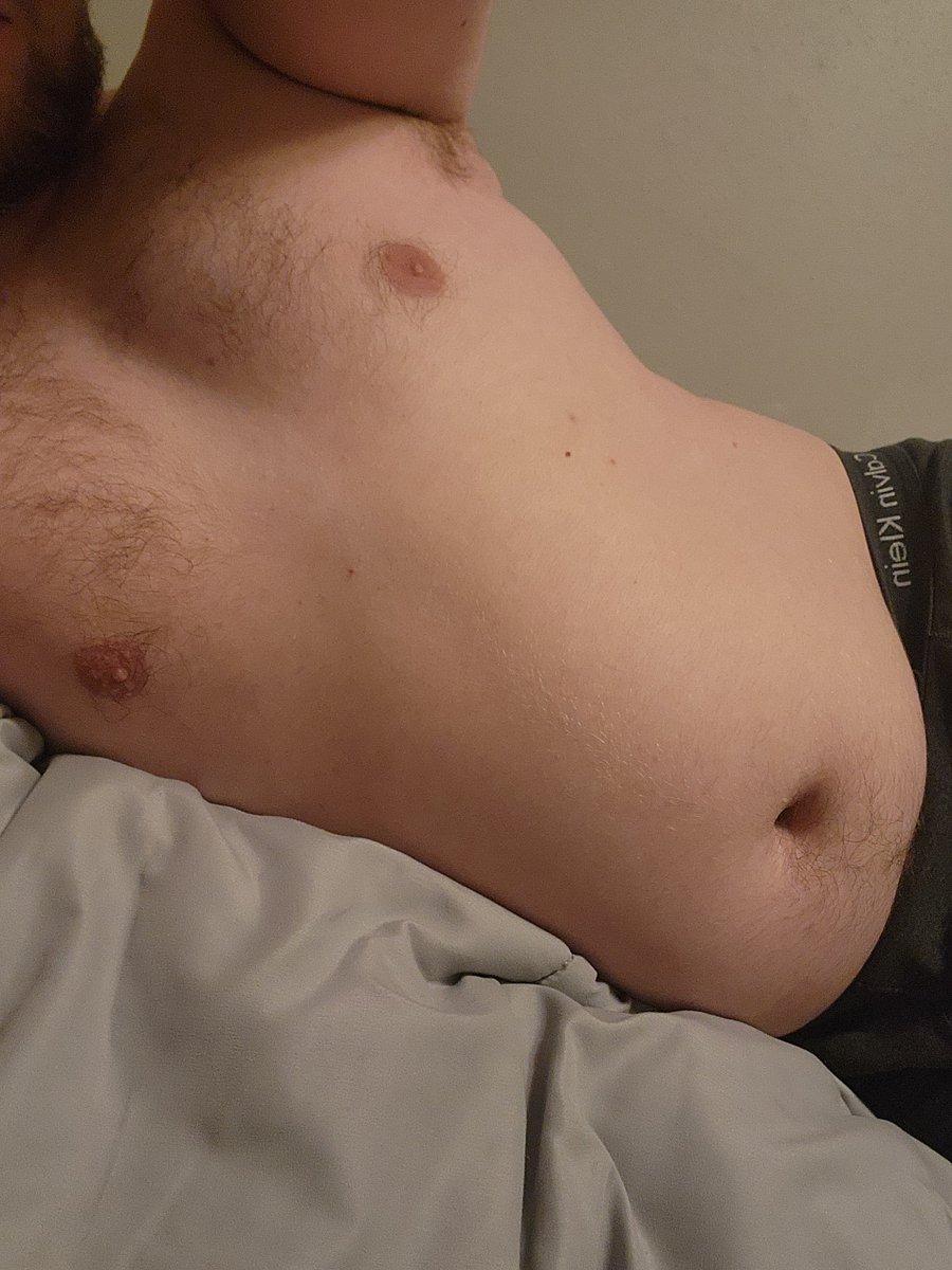 bigbo_operboy's tweet photo. Who knew that my moobs looked so big while laying on my side!😳

I'm sooo hungry. Someone please send me food!🤤🙏 https://t.co/Rl7jst3bkh