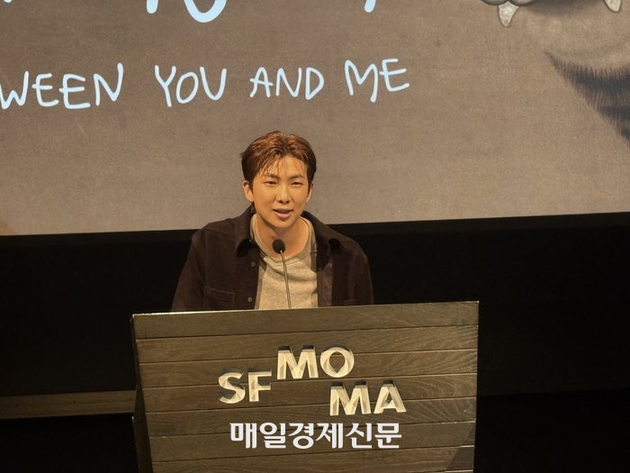 NSS_forRM's tweet photo. 🎉 Keyword &amp; hashtag perayaan debutnya #RM sebagai kurator saat ini sedang trending di X! 

Yuk terus bagikan momen debut RM sebagai kurator dan gunakan keyword &amp; hashtag agar tetap menjadi hot topic hari ini 🫶🏻

RM X SFMOMA
CURATED BY RM
#RMxSFMOMA
#ArtThatStaysWithYou https://t.co/2Zo8q8N5GZ