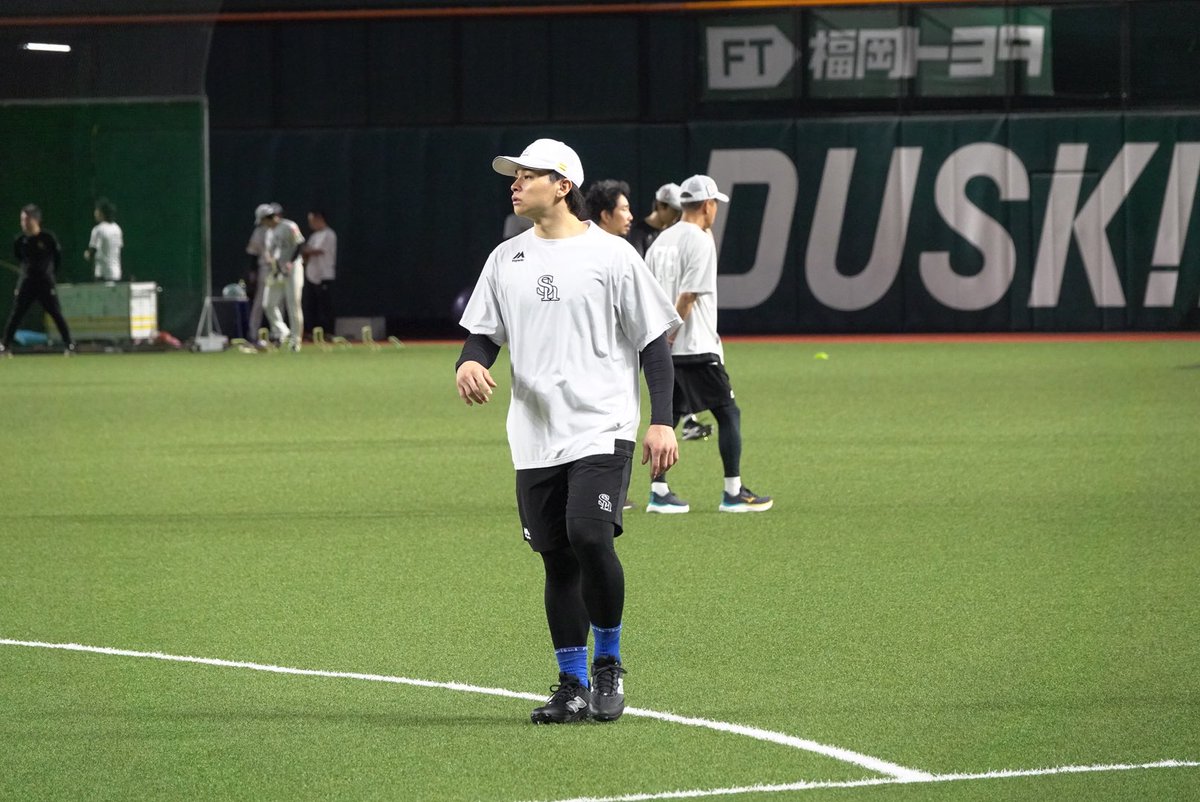 takafullc2's tweet photo. 【1軍】

周東佑京選手、廣瀬隆太選手、谷川原健太選手がみずほPayPayドームの1軍に合流しています。

#sbhawks #鷹フル https://t.co/GP8TthYgsr