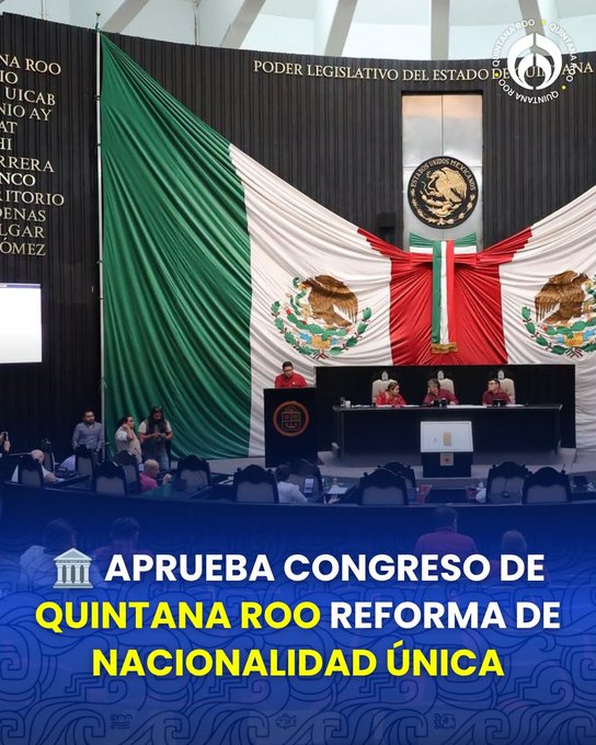 A Mexican legislative session is shown with the text 'PODER LEGISLATIVO DEL ESTADO DE QUINTANA ROO' at the top, featuring a large Mexican flag, and a banner reading 'APRUEBA CONGRESO DE QUINTANA ROO REFORMA DE NACIONALIDAD ÚNICA'.