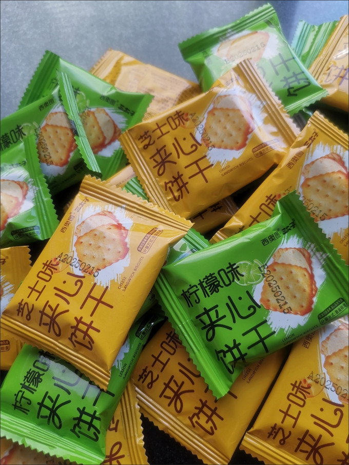 Lyc57205942's tweet photo. [Get those cheesy rice cracker wraps ready for a cozy snack time!]， https://t.co/7cQLQbOxl1