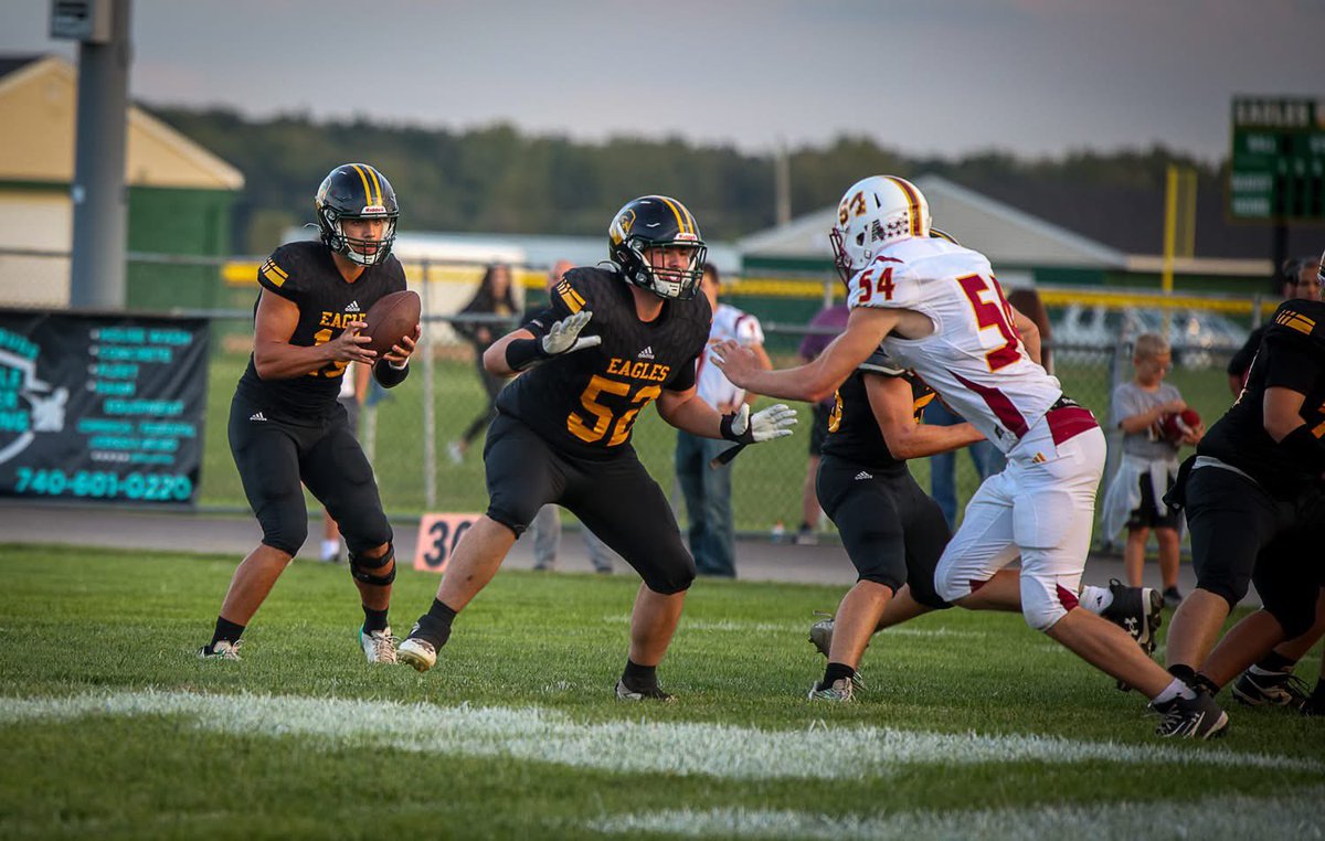 B_Dishong's tweet photo. Action shots from blackout night…. #52 https://t.co/AnPI1PmM8c