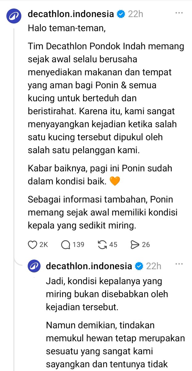 icblues's tweet photo. Lihat di threads katanya kucing Decathlon Pondok Indah dihantam stik golf sama bapak2. Pengunjung lain langsung konfrontasi si bapak dan berusaha cek kondisi si kucing. Kata gua yang suka tau2 kekerasan ga wajar ke hewan harus diperiksa dah. Bahaya buat manusia juga https://t.co/eDHdU2KuXf
