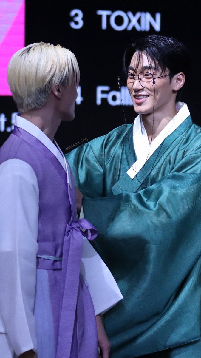 JWYcomfort's tweet photo. THE WAY SAN LOOK AT WOOYOUNG AND SMILE I'M- 😭💔💔💔💔 https://t.co/5BkfY3zJLS