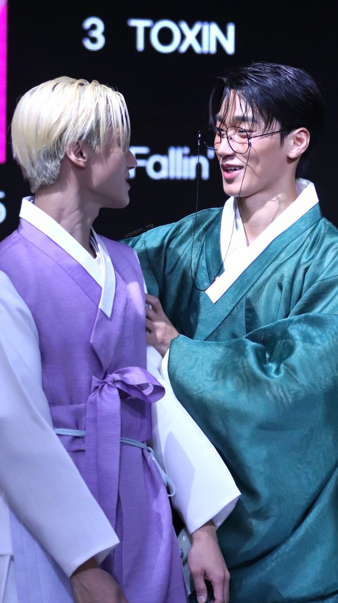 JWYcomfort's tweet photo. THE WAY SAN LOOK AT WOOYOUNG AND SMILE I'M- 😭💔💔💔💔 https://t.co/5BkfY3zJLS