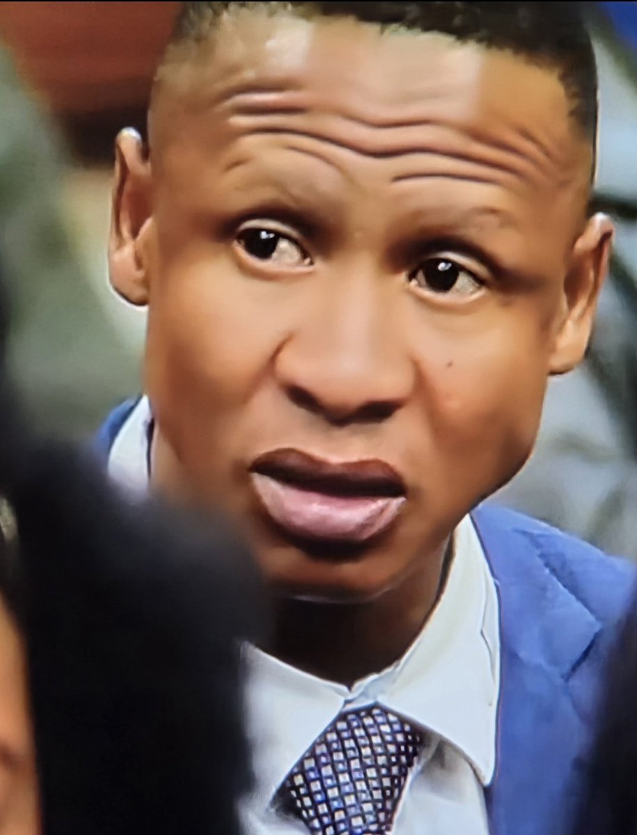 GlobalSouthNew's tweet photo. So the man who was threatening someone inside the court whom we don't know whether it's a state witness or a victim is now circulating. We need to know who was he threatening and why he can do that in front of the police inside the court and nothing happened to him.

 This very same person seen also attending court case of Shotheni Matiphandile who is accused of murder of witness D.
There is a connection which is now starting to be more visible that these people are together; this guy is a supporter of Shotheni who murdered witness D now he is in the court to support disgraced former lieutenant general Sibiya. 

Shotheni was working for Cat Matlala and they tried to avoid to have a direct link between these too but used their conduit who was Sgt Fanie Nkosi now we can see the dots visibly connecting and they cant hide it anymore. PKTT must take in this guy and they download his devices they will find direct link to Sibiya.