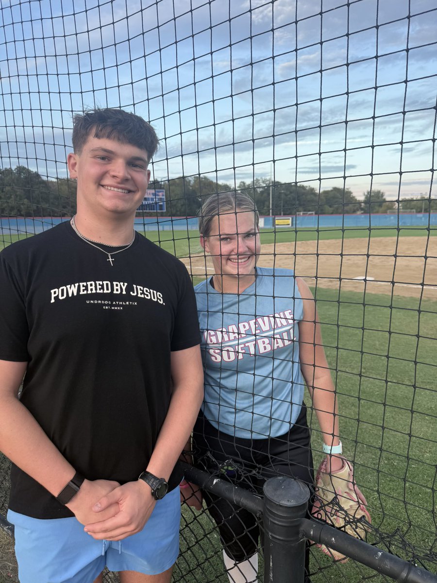 A_Schilling2028's tweet photo. Love supporting the Lady Mustangs tonight! Good job, sis! @GHSMustangSB @GHSMustangsFB @CoachSkinz @coachrsmith12 @SchillingAJ2030 https://t.co/GX9parv0PN