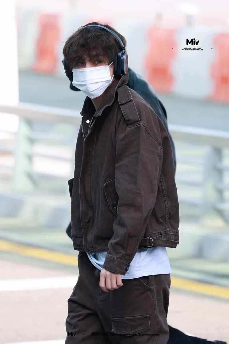 Miv_vm95's tweet photo. 260930 태형이🐻 ICN🛫
#태형 #뷔 #김태형 
#TAEHYUNG #V
#BTS #방탄소년단 https://t.co/PgUSD9KOZo