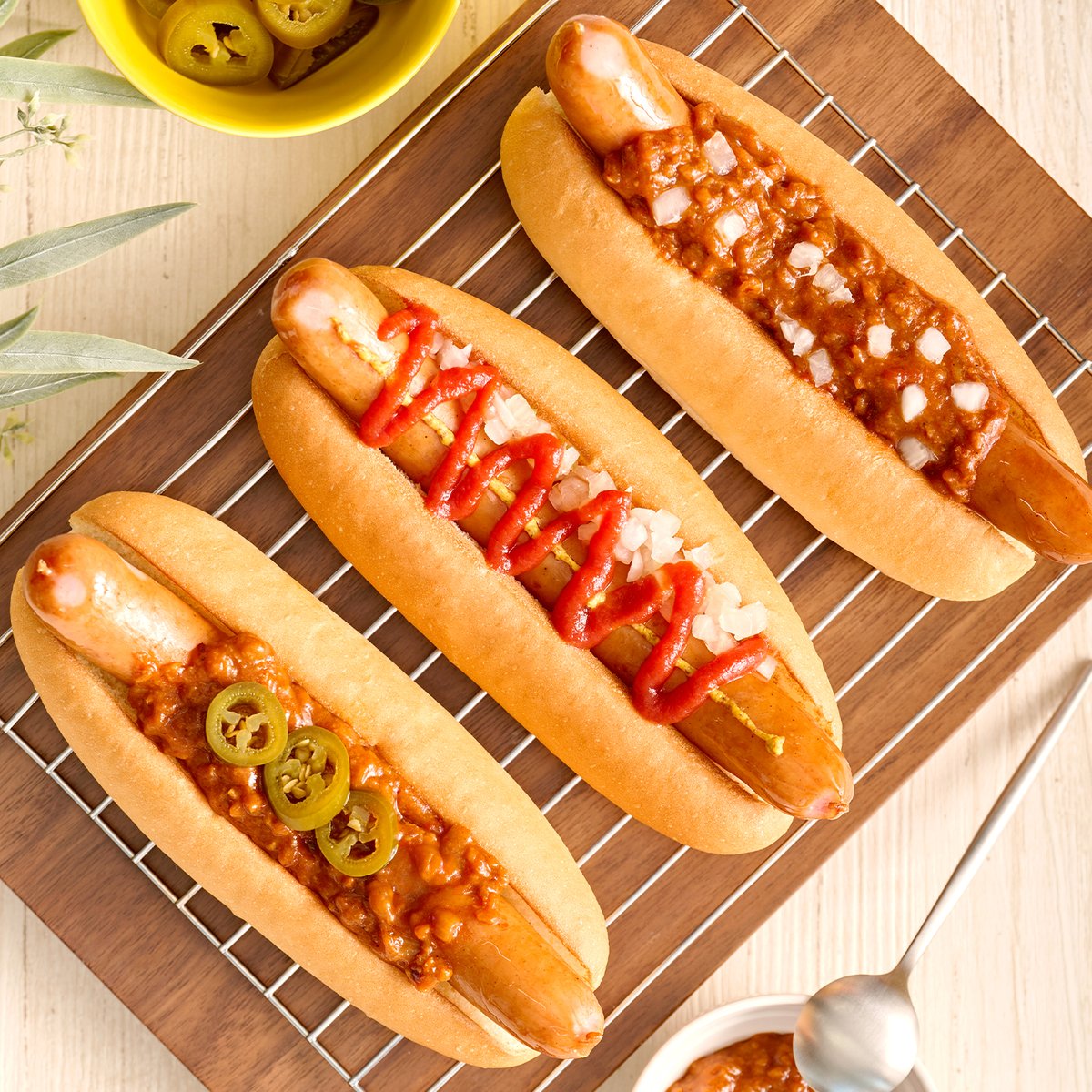 mos_burger's tweet photo. モスのホットドッグは全部で３種類🌭

ホットドッグまでなかなか手を出せない方もいつも選んでいただいている方も

投稿を見たこの機会にぜひお試しくださいませ！ https://t.co/qiqI2ZFw4U