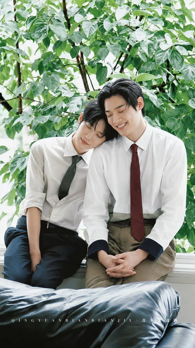 YoonSikSiwoo_KR's tweet photo. 윤식아시우야파리패션위크입성을축하해
#YOONSIK_SIWOO_PFWSS27
더넓은세상에서빛날두배우의앞날을응원합니다

YOONSIK SIWOO Pour Toujours https://t.co/KJD6LKLneY