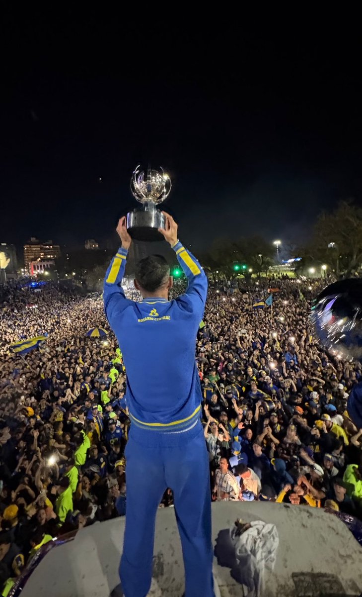 cheloprofe's tweet photo. @RAMIROCATT Querido Ramiro, desde acá te mandamos un cálido abrazo todos los que, según vos, somos tomados de "boludos".
Siguen los "tibios" festejos jeje
Saludos cordiales. https://t.co/f1rXIi7gxw