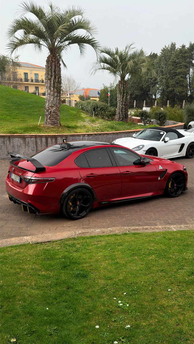 BMW_mindset's tweet photo. The Alfa Romeo Giulia Quadrifoglio 

2.9L twin-turbo V6, rear-wheel drive, quick steering and enough power to make every corner a negotiation.
The car looks beautiful standing still.
At speed, it becomes a weapon.
When the road gets tight, horsepower stops being the whole story.
That’s where the driver matters.