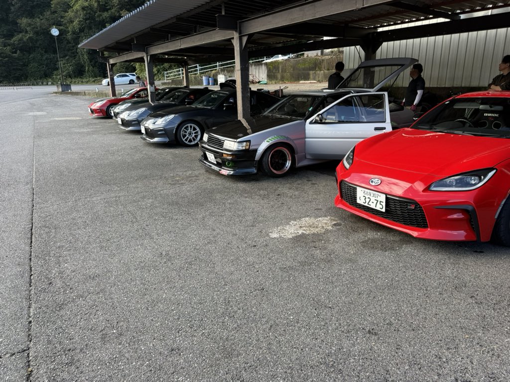 FoxWorks88's tweet photo. 今日は恒例のMJ練習会
新旧86のオンパレードです（笑）
#MJSTYLE
#drift
#YZCIRCUIT https://t.co/7k1tkHBTo5