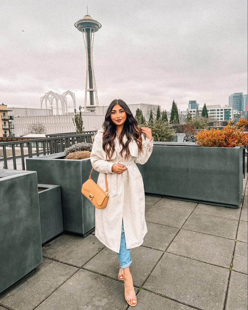 MahnoorKhan0021's tweet photo. Coffee trench coats and Seattle skylines ☕📍
#Seattle #SpaceNeedle #USA #CityViews https://t.co/egLNjo7vIV