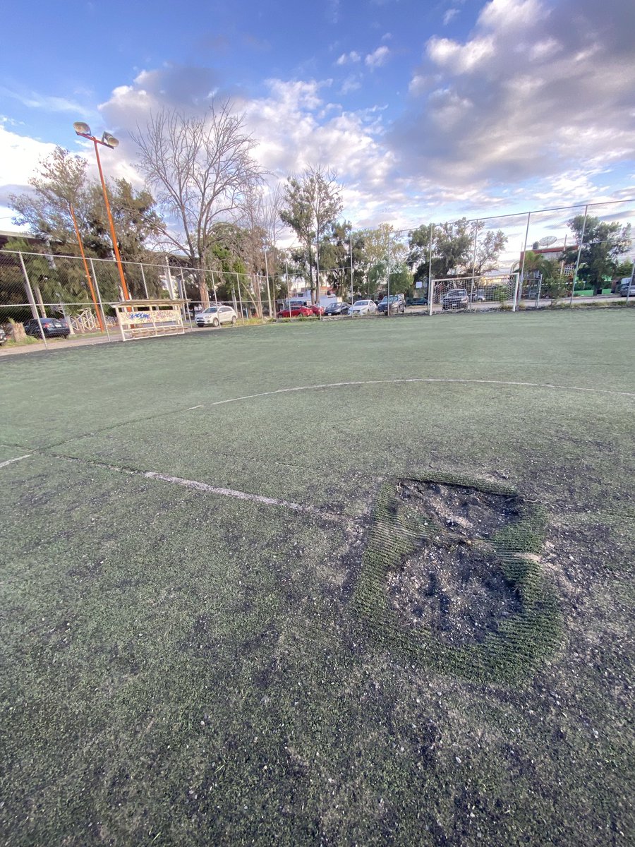 _omarzetina's tweet photo. En #CelayaEsLaEsperanza prefieren pintar los espacios deportivos con los colores del oficialismo antes que rehabilitarlos. ¿Prioridades o ya se respira el ambiente electoral?
@alexramblasr @CarlosLoret @municipiocelaya https://t.co/BAgKmCWJ1h