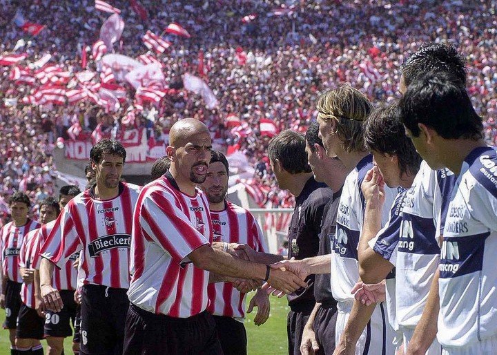 4Tacas's tweet photo. Hay un daño mental muy similar en estos dos polvazos del glorioso Estudiantes de la Plata https://t.co/73R1YjPy8k