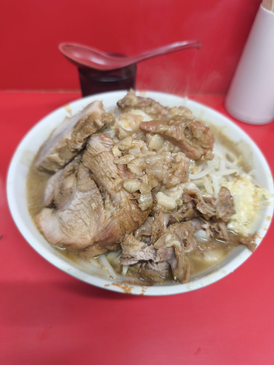 169753309's tweet photo. ラーメン二郎　一橋学園店
にんにく少なめアブラカラメ
小ラーメンでも量はめっちゃ多いし美味い
週3で通いたい
#ラーメン二郎
#一橋学園店
#二郎
#二浪
#人狼
#ニンニクいれますか https://t.co/b19aOuxITK