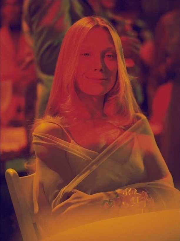 S1LNTHLL's tweet photo. sissy spacek behind the scenes of “carrie” (1976) https://t.co/HOKmVNArhI