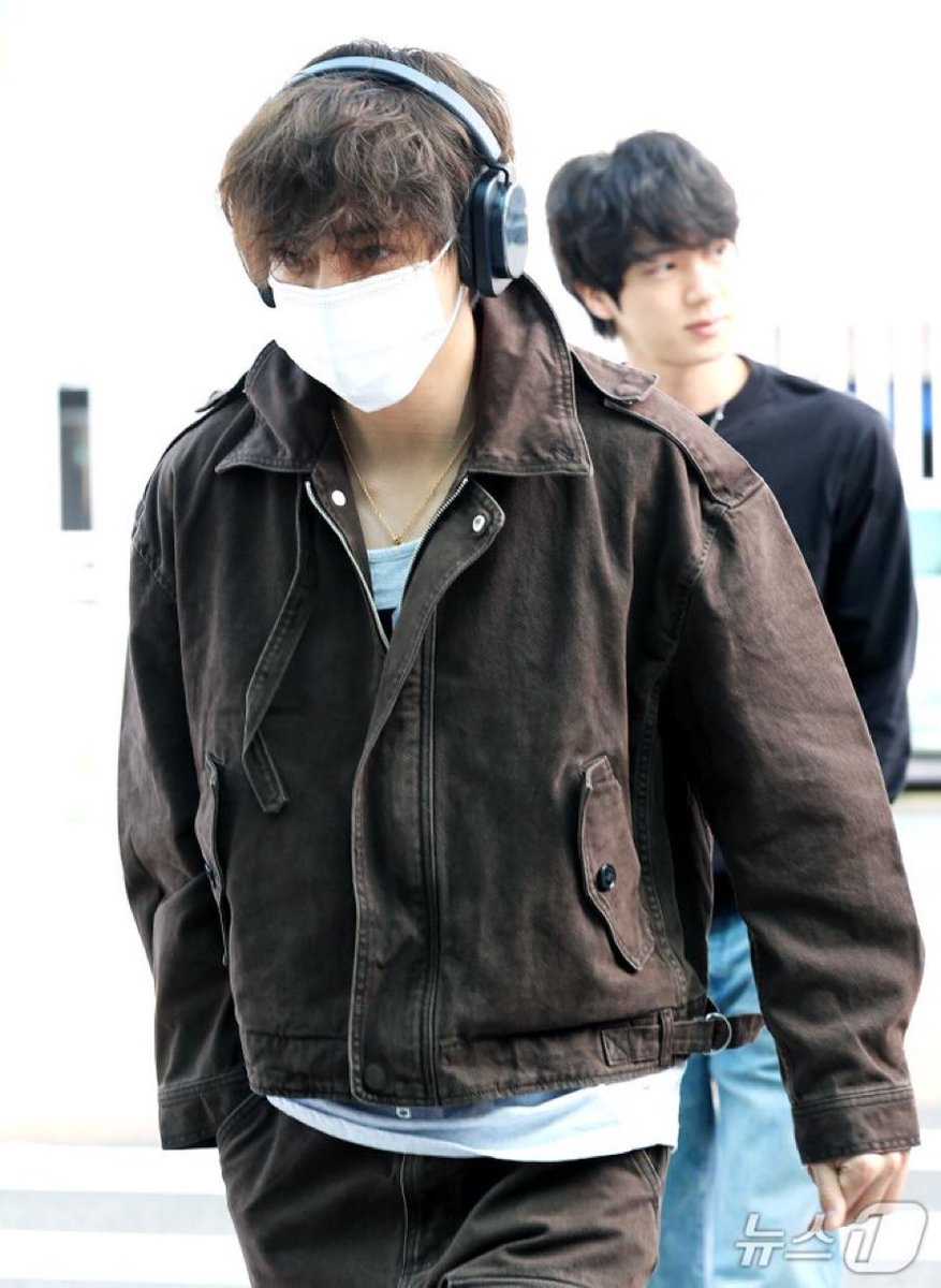 rainbowbts's tweet photo. o cabelinho de ursinho ☹️ https://t.co/x6NraJSvJ8