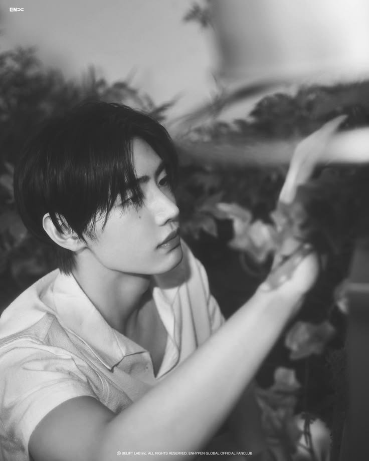 siriricadohoon's tweet photo. au #jakehoon onde: 

Jake perdeu heeseung seu namorado, em um acidente. Dois anos depois, ainda não conseguiu superar o luto.
 
ou

Sunghoon, que é apaixonado pelo seu melhor amigo, tenta fazê-lo seguir em frente, enquanto luta com a inveja de alguem que nem sequer esta ali. https://t.co/VXgni984ED